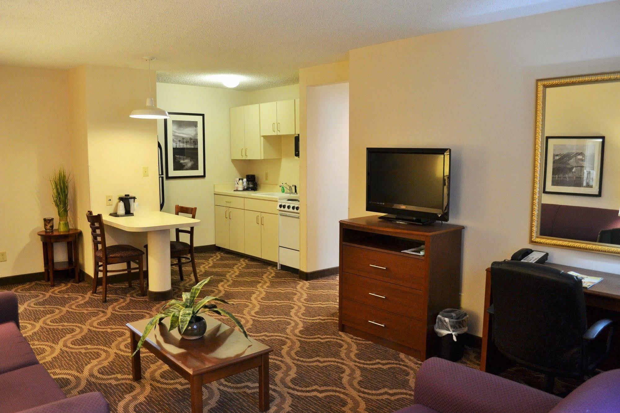 Ashmore And Motel